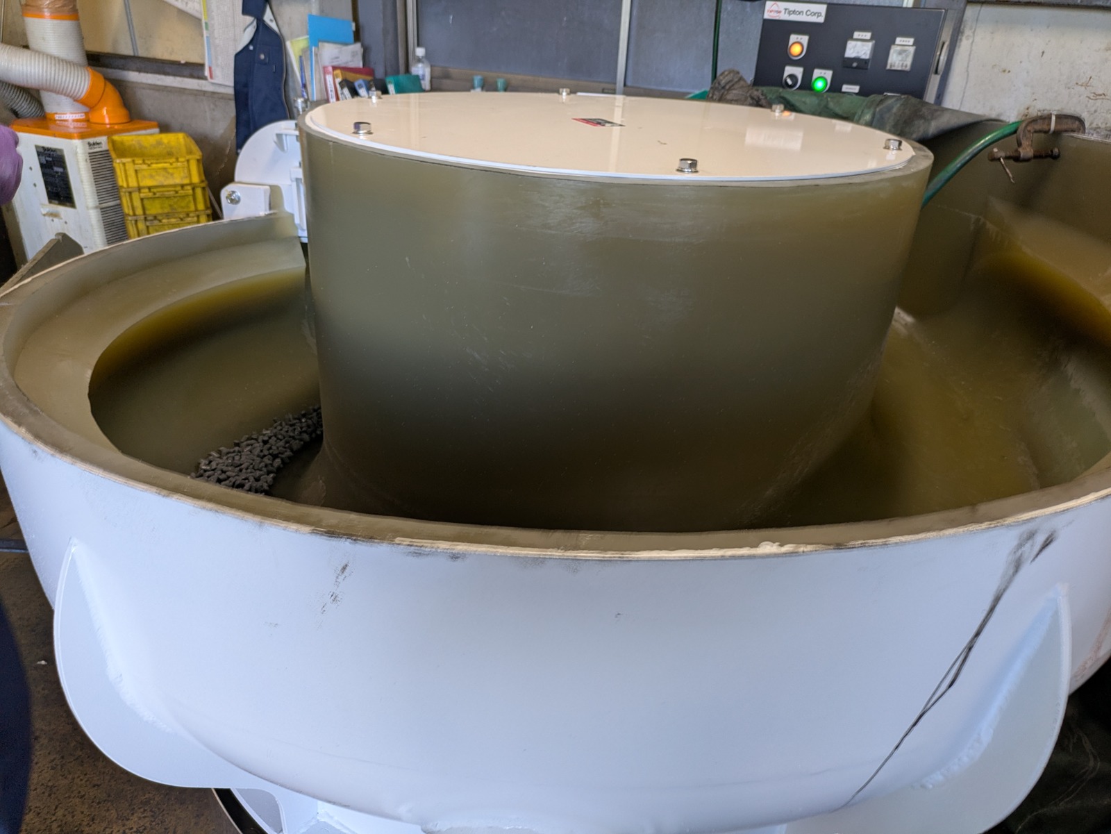 振動バレル研磨機